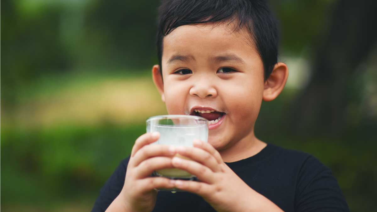 Benefits of drinking milk everyday, benefits of drinking milk at night,benefits of drinking milk before bed, benefits of drinking almond milk